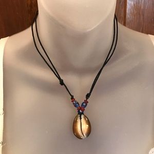 🌴 I MUST BUNDLE 🌴 Beachcombers cut Cowrie or Cowry sea snail Necklace.